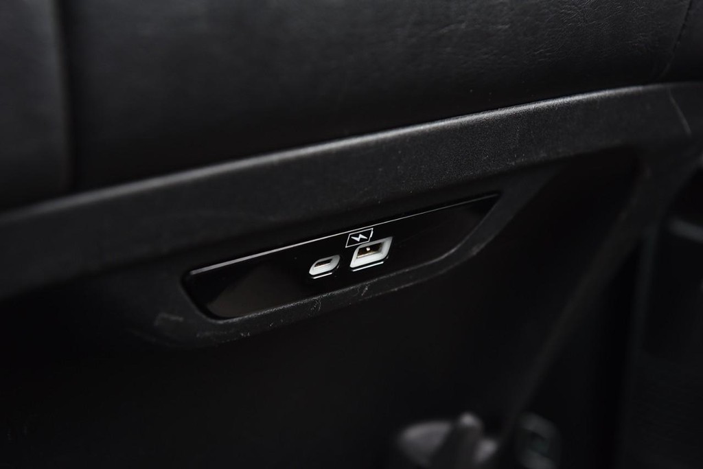 Chrysler Pacifica Vehicle Full-screen Gallery Image 24