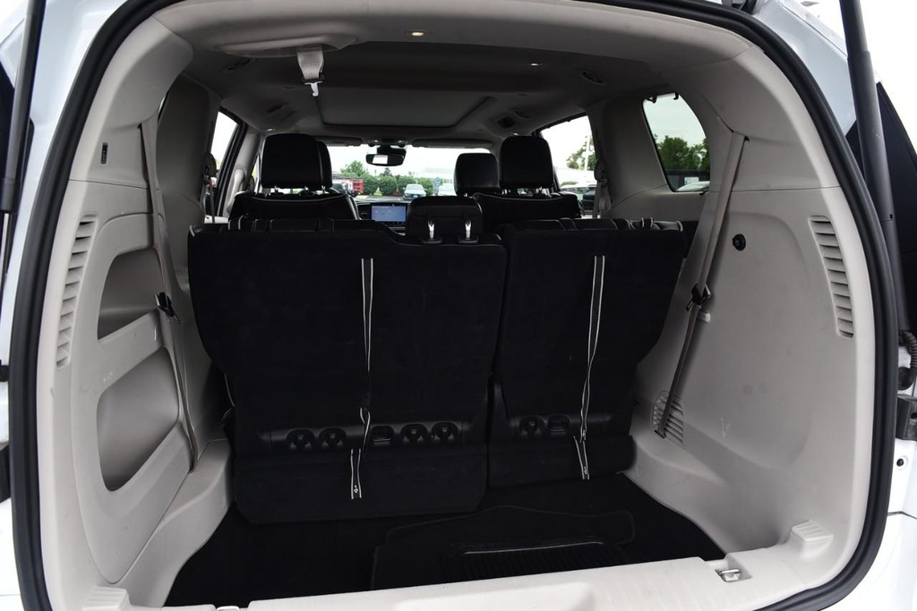 Chrysler Pacifica Vehicle Full-screen Gallery Image 27