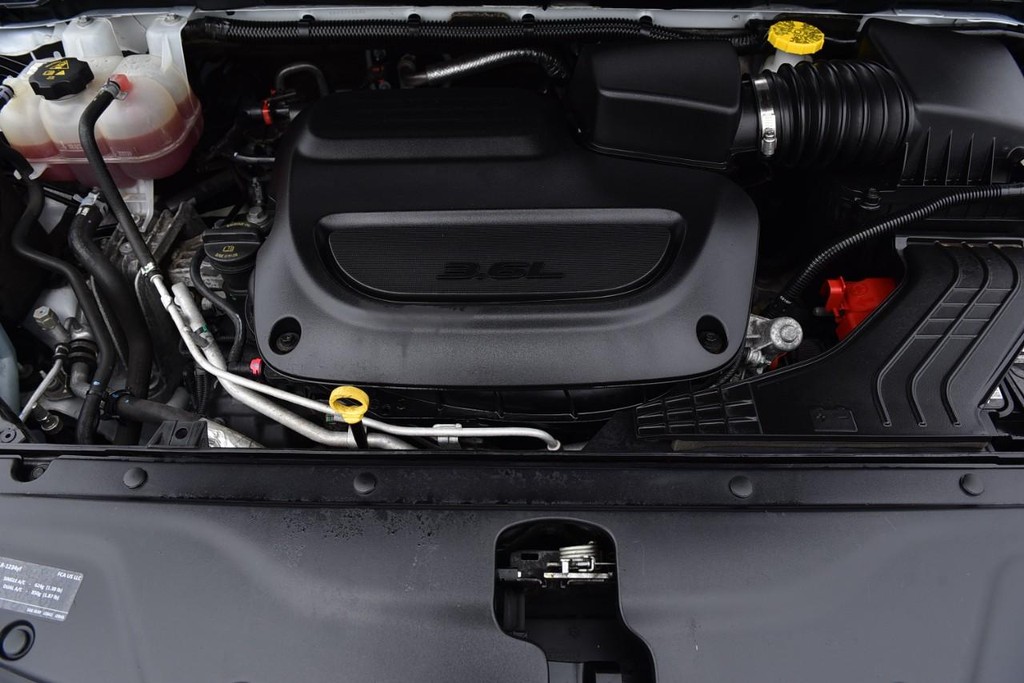 Chrysler Pacifica Vehicle Full-screen Gallery Image 29