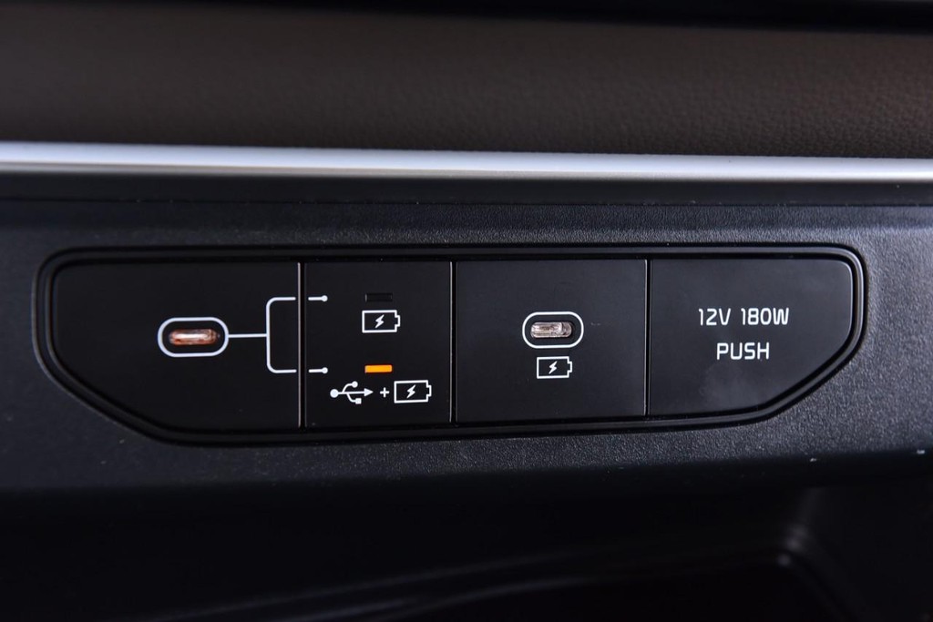 Kia Carnival Vehicle Image 15