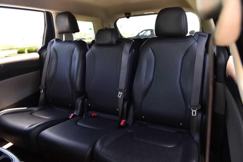 Kia Carnival Vehicle Image 21