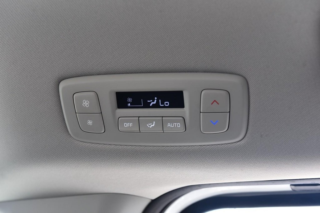 Kia Carnival Vehicle Image 22