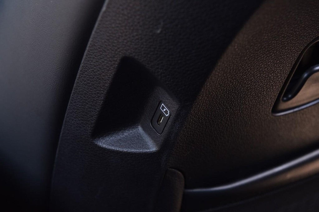 Kia Carnival Vehicle Image 23