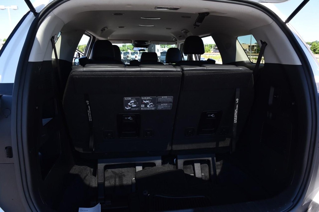 Kia Carnival Vehicle Image 26