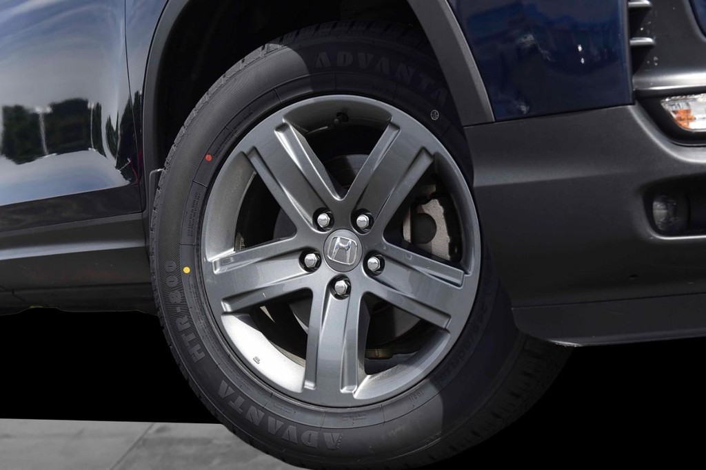 Honda Ridgeline Vehicle Full-screen Gallery Image 3