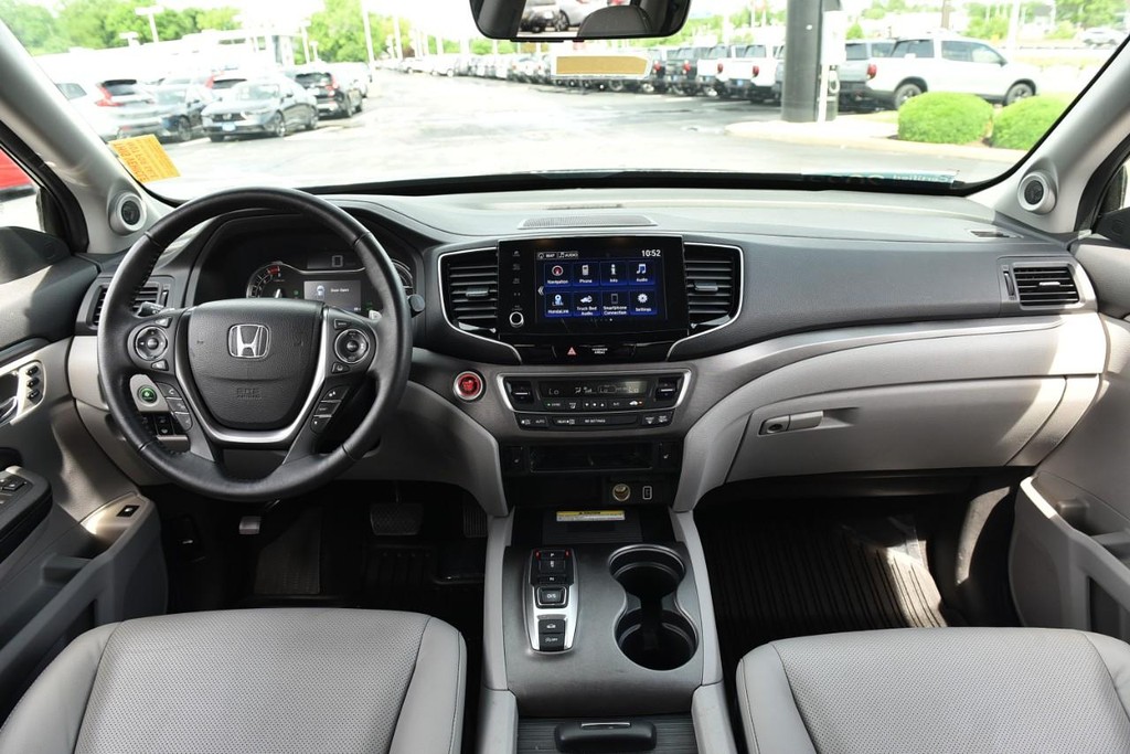 Honda Ridgeline Vehicle Full-screen Gallery Image 8
