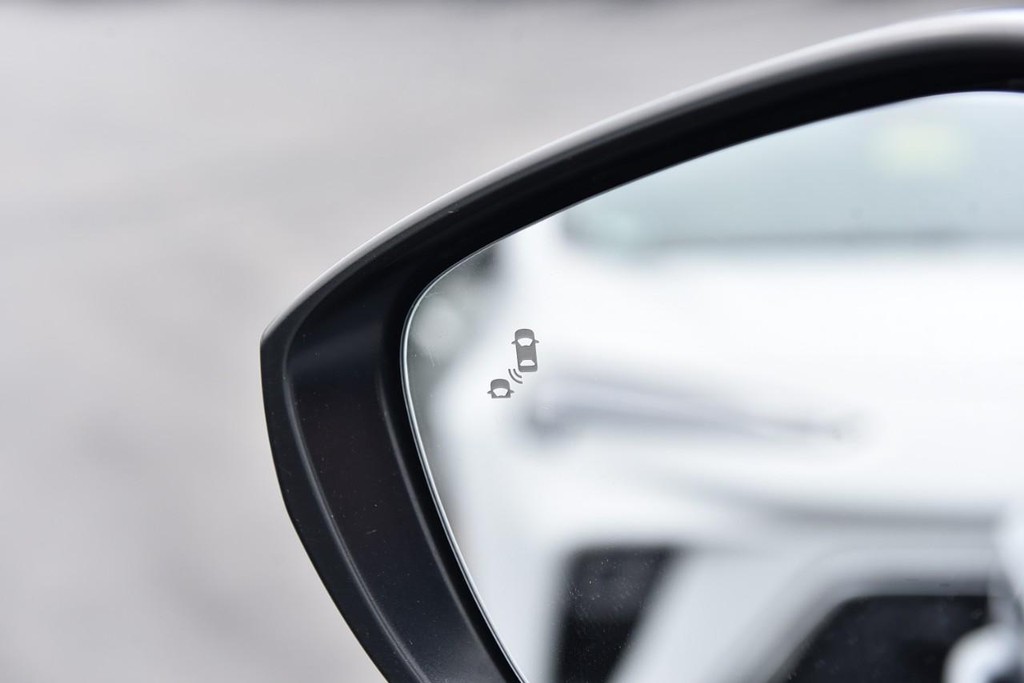 Honda Civic Hatchback Vehicle Image 09