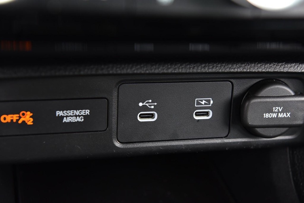 Honda Civic Hatchback Vehicle Image 16