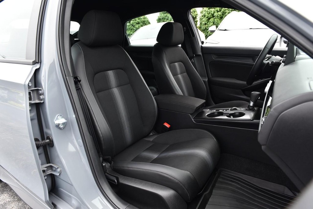 Honda Civic Hatchback Vehicle Image 21