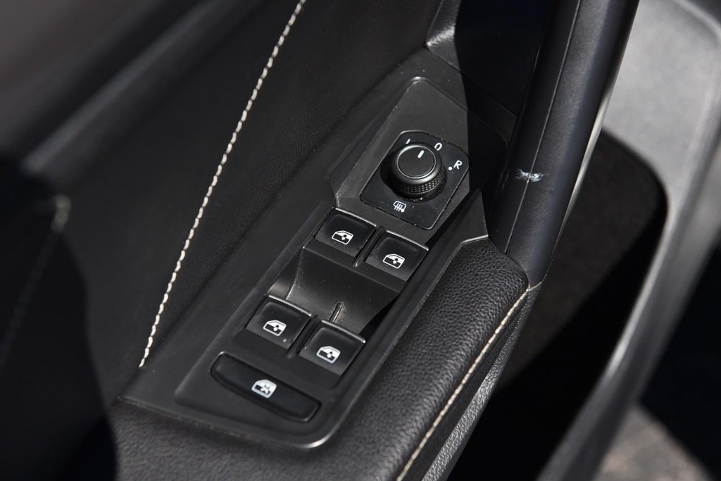 Volkswagen Tiguan Vehicle Image 08