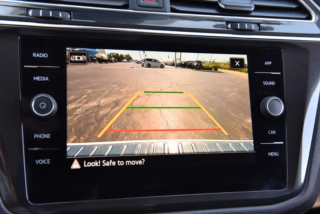 Volkswagen Tiguan Vehicle Image 12