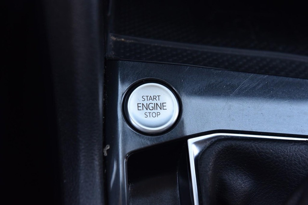Volkswagen Tiguan Vehicle Image 16