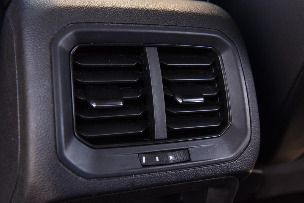 Volkswagen Tiguan Vehicle Image 21