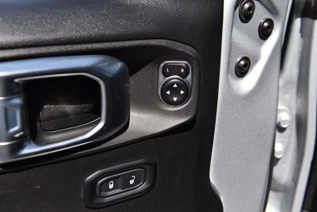 Jeep Wrangler Vehicle Image 08