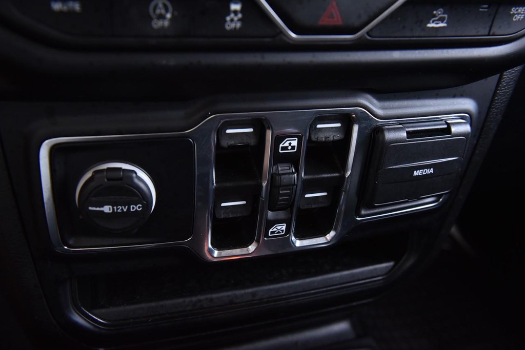 Jeep Wrangler Vehicle Image 15