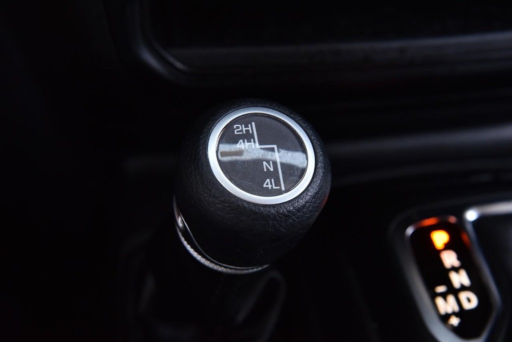 Jeep Wrangler Vehicle Image 16