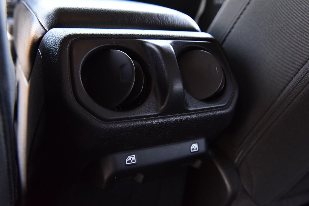 Jeep Wrangler Vehicle Image 23