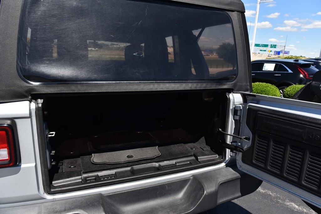 Jeep Wrangler Vehicle Image 24
