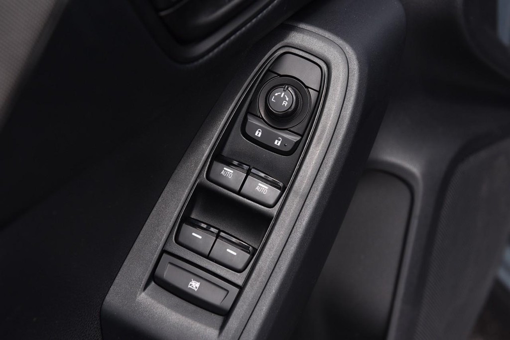 Subaru Crosstrek Vehicle Full-screen Gallery Image 9