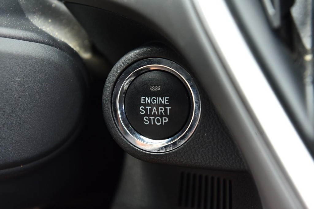Subaru Crosstrek Vehicle Full-screen Gallery Image 14