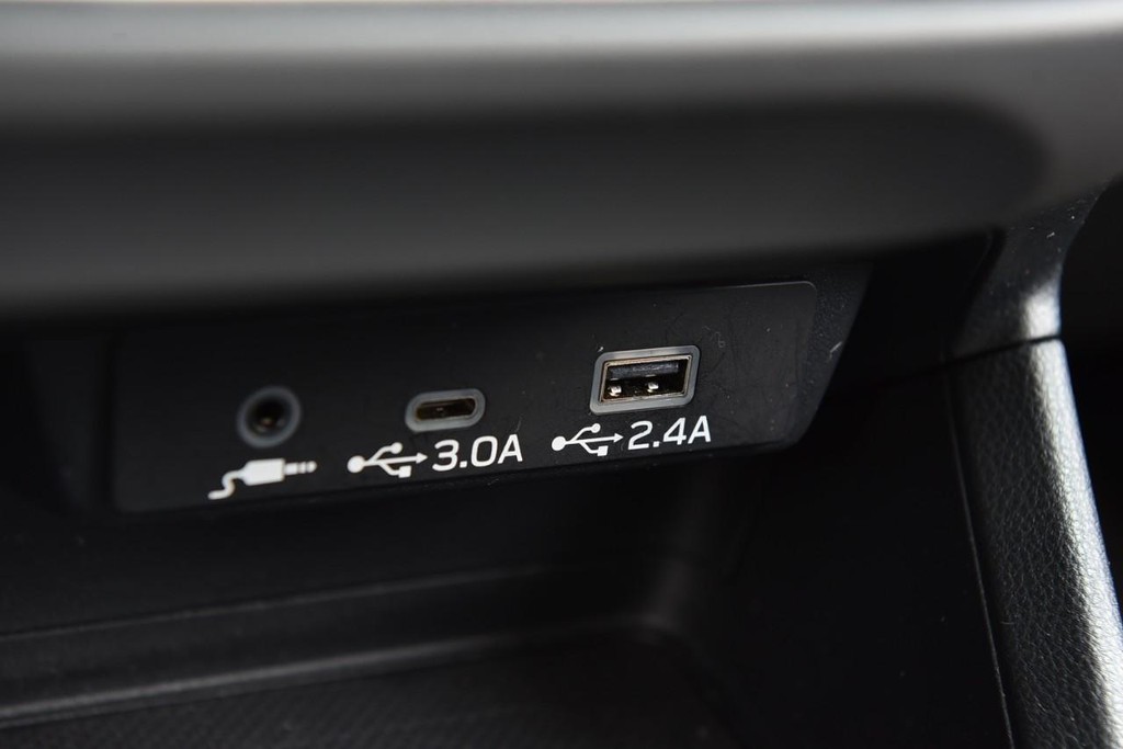 Subaru Crosstrek Vehicle Full-screen Gallery Image 15