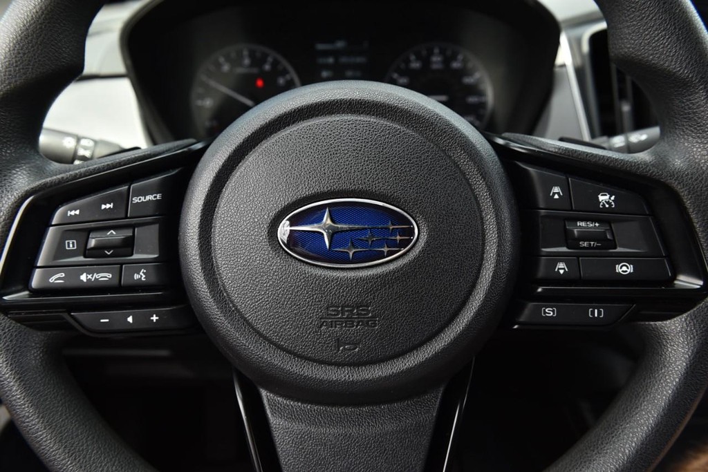 Subaru Crosstrek Vehicle Full-screen Gallery Image 17