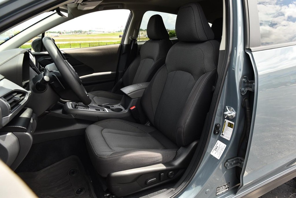 Subaru Crosstrek Vehicle Full-screen Gallery Image 18