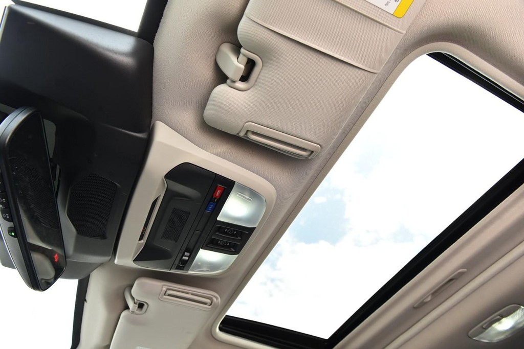 Subaru Crosstrek Vehicle Full-screen Gallery Image 20