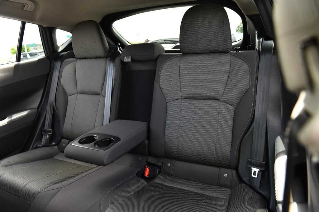 Subaru Crosstrek Vehicle Full-screen Gallery Image 21