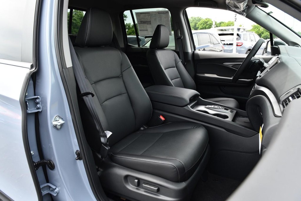 Honda Ridgeline Vehicle Image 25