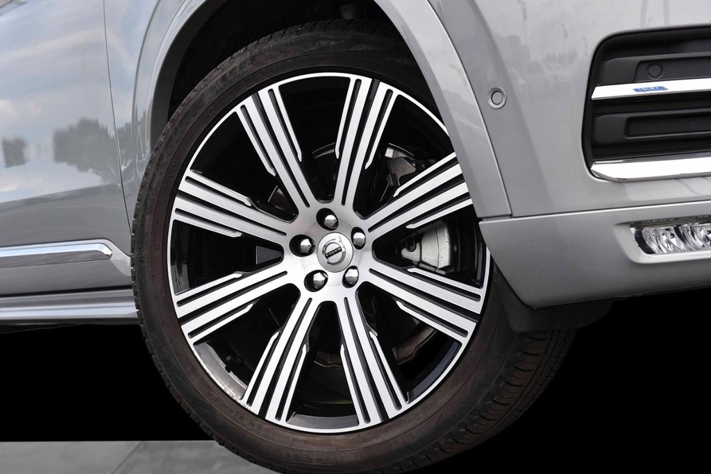 Volvo XC90 Vehicle Image 03