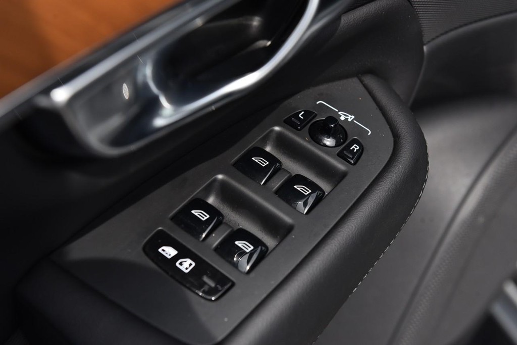 Volvo XC90 Vehicle Image 08