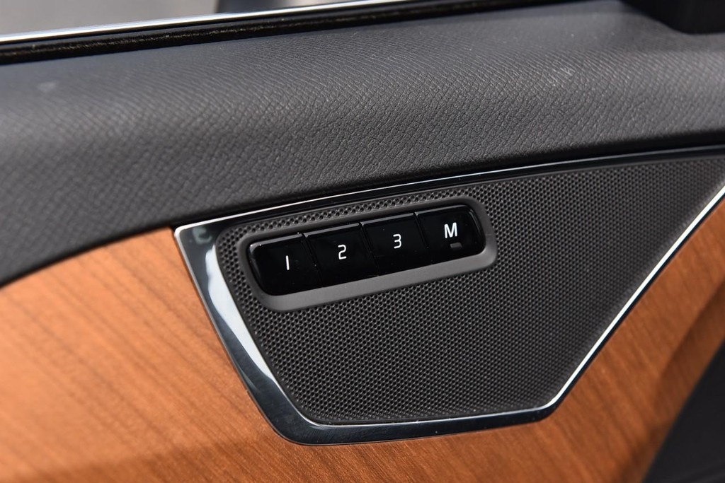 Volvo XC90 Vehicle Image 09