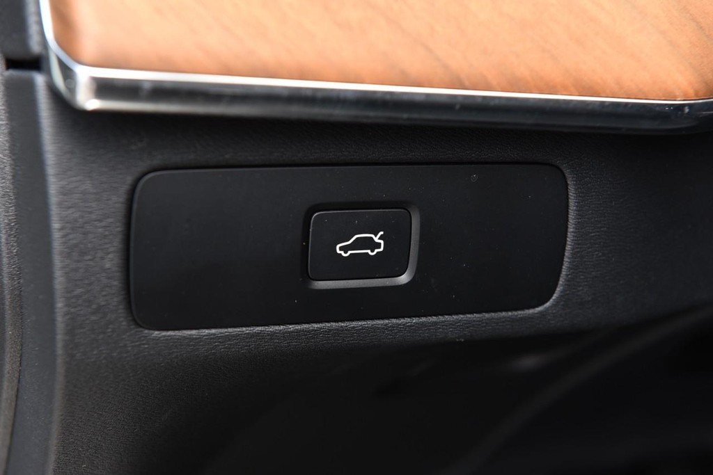 Volvo XC90 Vehicle Image 11