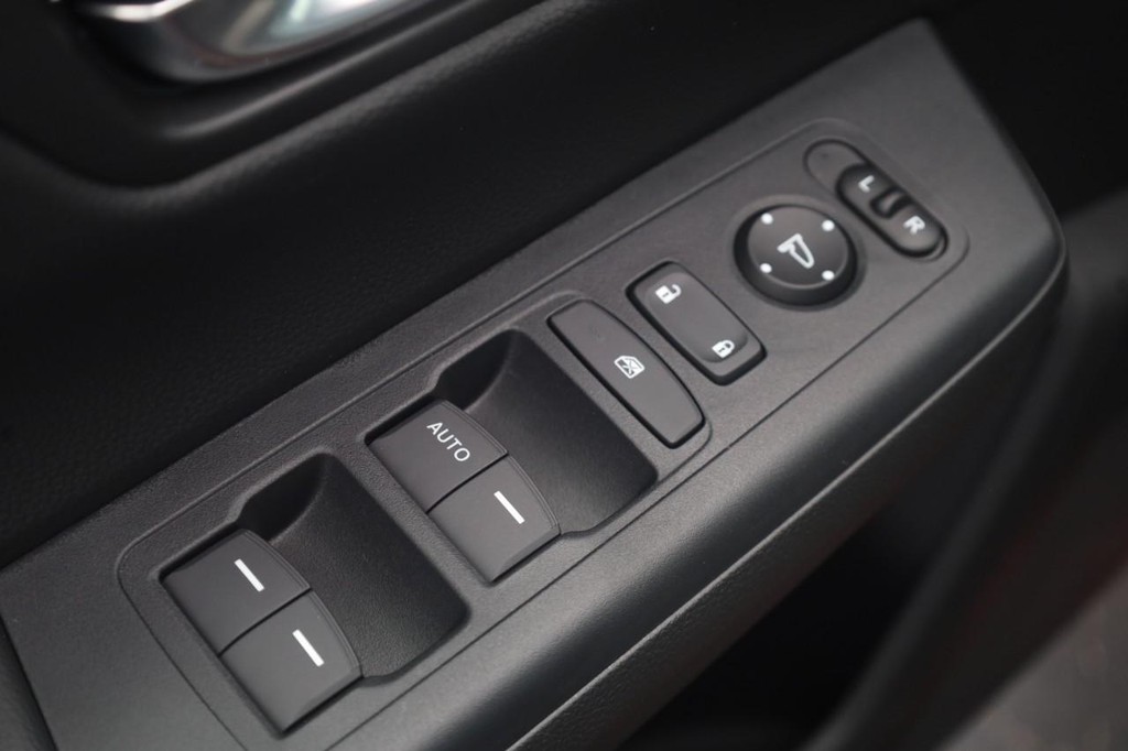 Honda CR-V Vehicle Image 11