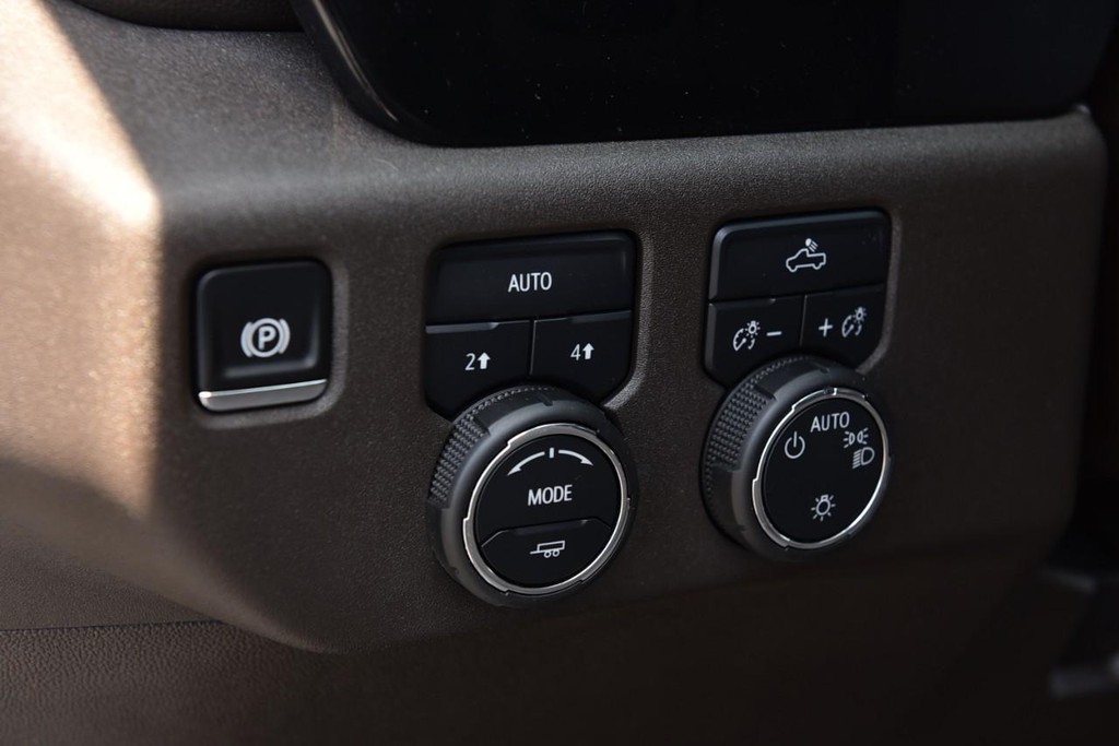 Chevrolet Silverado 1500 Vehicle Full-screen Gallery Image 10