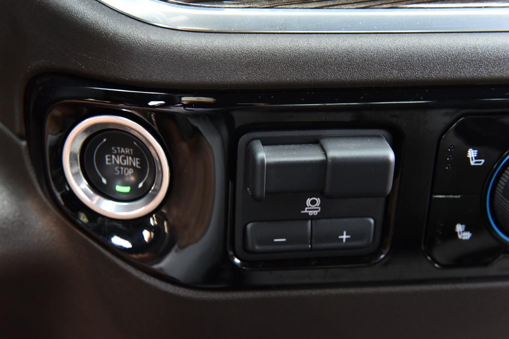 Chevrolet Silverado 1500 Vehicle Full-screen Gallery Image 15