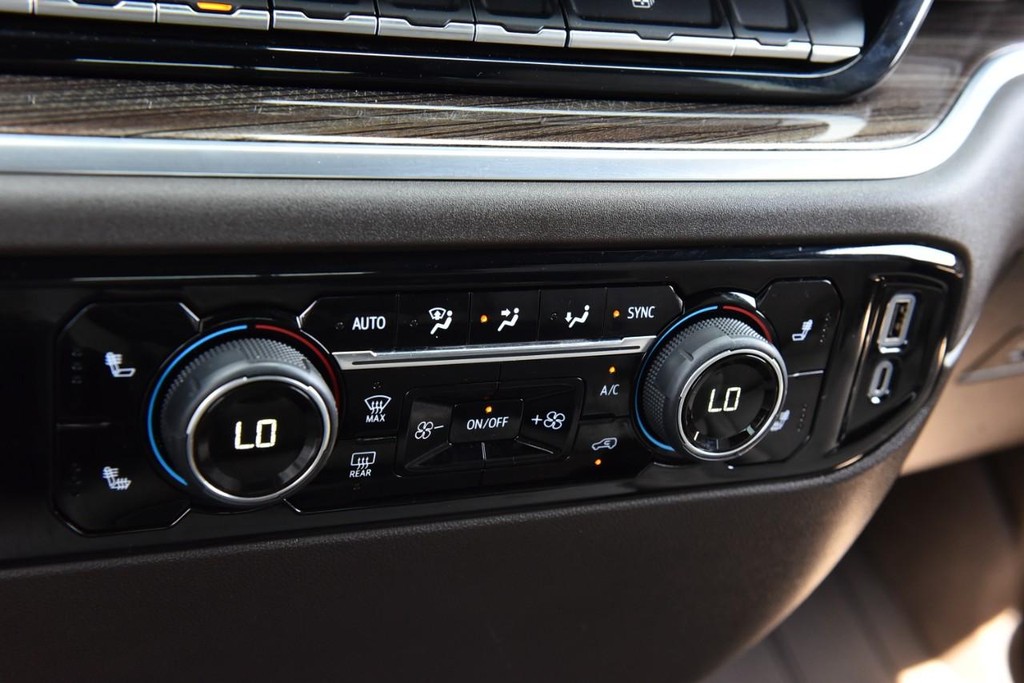 Chevrolet Silverado 1500 Vehicle Full-screen Gallery Image 16