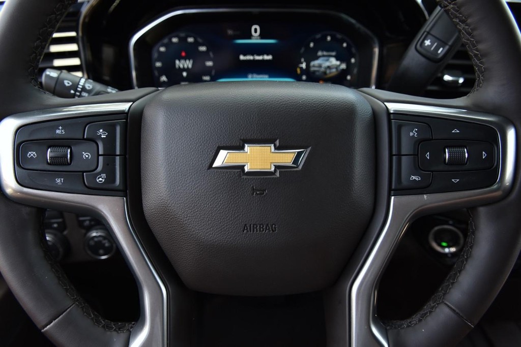 Chevrolet Silverado 1500 Vehicle Full-screen Gallery Image 17