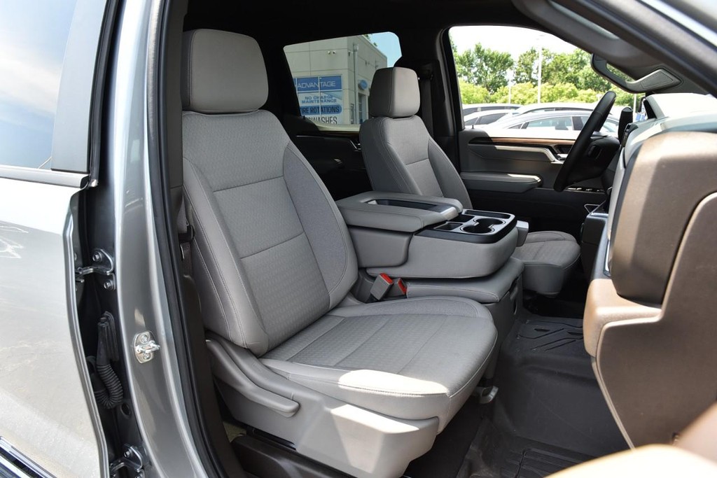 Chevrolet Silverado 1500 Vehicle Full-screen Gallery Image 19