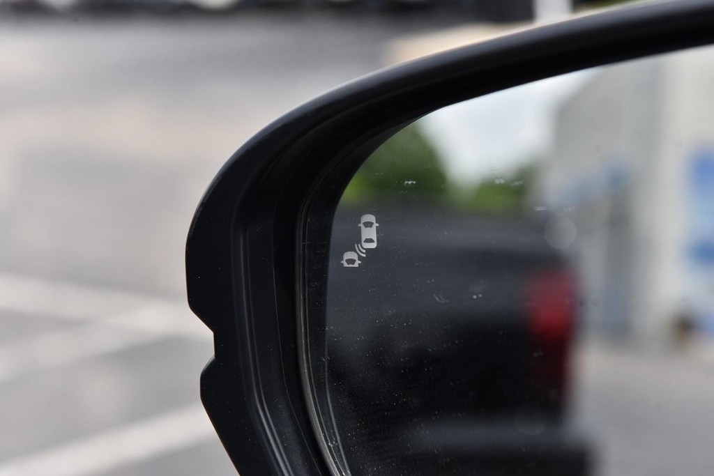 Honda CR-V Vehicle Full-screen Gallery Image 9
