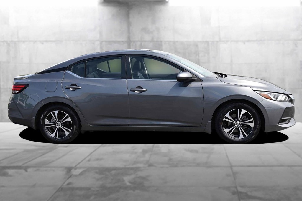 Nissan Sentra Vehicle Full-screen Gallery Image 5