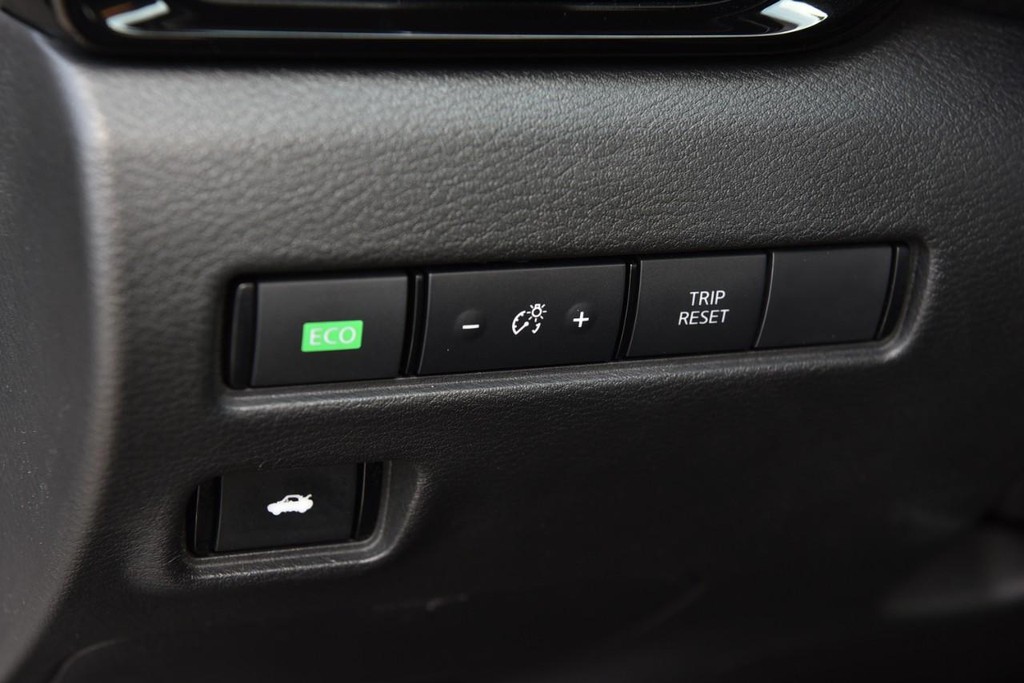 Nissan Sentra Vehicle Full-screen Gallery Image 10