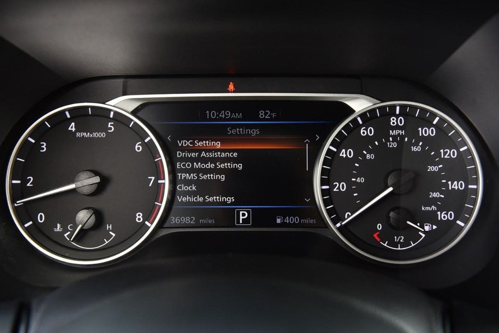 Nissan Sentra Vehicle Full-screen Gallery Image 11