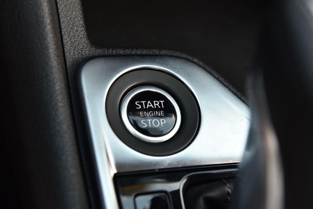 Nissan Sentra Vehicle Full-screen Gallery Image 16