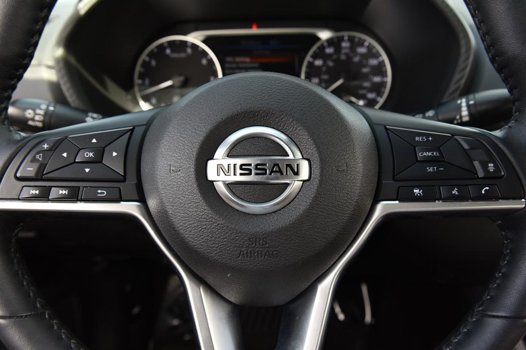 Nissan Sentra Vehicle Full-screen Gallery Image 17