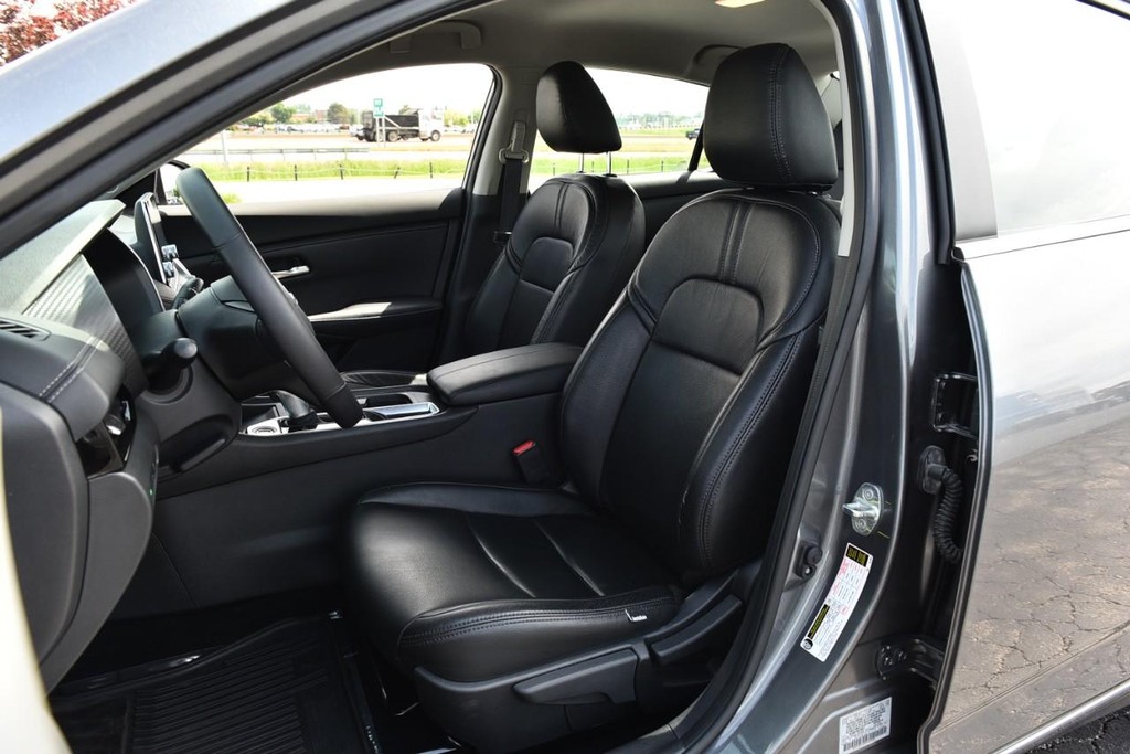 Nissan Sentra Vehicle Full-screen Gallery Image 18