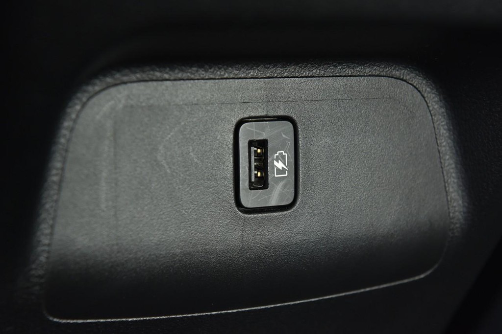 Nissan Sentra Vehicle Full-screen Gallery Image 21