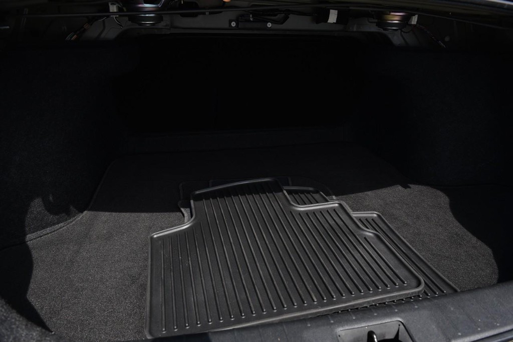 Nissan Sentra Vehicle Full-screen Gallery Image 22