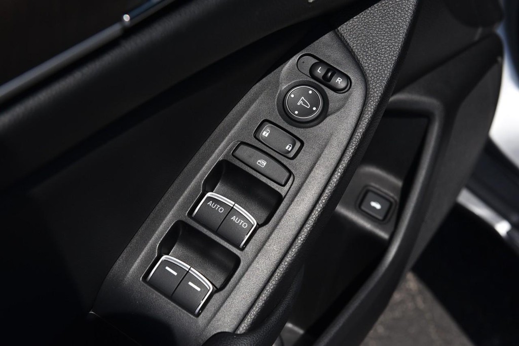 Honda Accord Hybrid Vehicle Full-screen Gallery Image 8